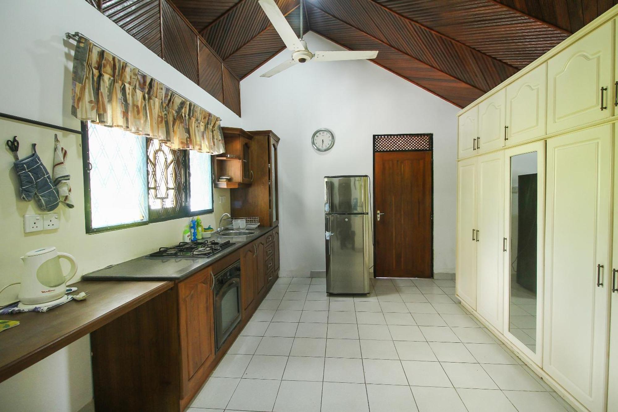 Lioni Holidays Villa Негомбо Стая снимка